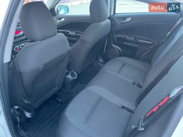 Белый Альфа Ромео Джульетта, объемом двигателя 1.4 л и пробегом 213 тыс. км за 6900 $, фото 25 на Automoto.ua