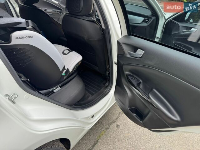 Білий Альфа Ромео Giulietta, об'ємом двигуна 1.4 л та пробігом 84 тис. км за 9700 $, фото 17 на Automoto.ua
