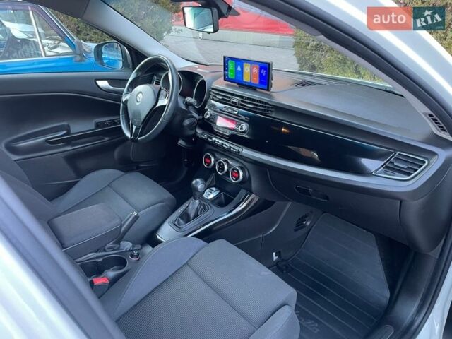 Белый Альфа Ромео Джульетта, объемом двигателя 1.4 л и пробегом 213 тыс. км за 6900 $, фото 29 на Automoto.ua