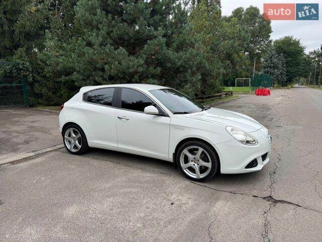 Білий Альфа Ромео Giulietta, об'ємом двигуна 1.4 л та пробігом 84 тис. км за 9700 $, фото 5 на Automoto.ua