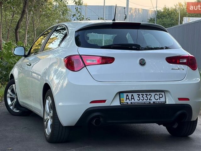 Білий Альфа Ромео Giulietta, об'ємом двигуна 1.37 л та пробігом 238 тис. км за 6200 $, фото 6 на Automoto.ua