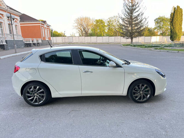 Білий Альфа Ромео Giulietta, об'ємом двигуна 1.4 л та пробігом 169 тис. км за 8200 $, фото 3 на Automoto.ua