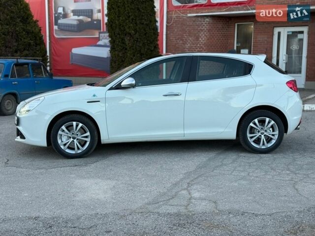 Белый Альфа Ромео Джульетта, объемом двигателя 1.4 л и пробегом 213 тыс. км за 6900 $, фото 5 на Automoto.ua