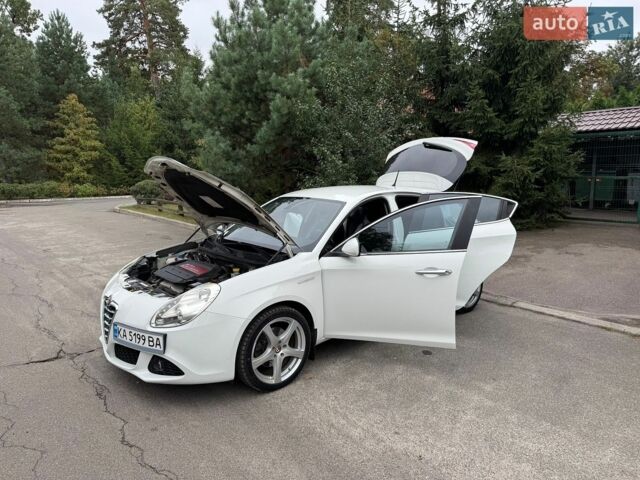 Білий Альфа Ромео Giulietta, об'ємом двигуна 1.4 л та пробігом 84 тис. км за 9700 $, фото 21 на Automoto.ua