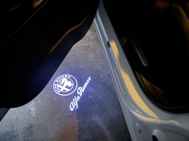 Білий Альфа Ромео Giulietta, об'ємом двигуна 1.4 л та пробігом 212 тис. км за 6900 $, фото 23 на Automoto.ua