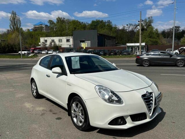 Білий Альфа Ромео Giulietta, об'ємом двигуна 1.4 л та пробігом 437 тис. км за 5990 $, фото 4 на Automoto.ua