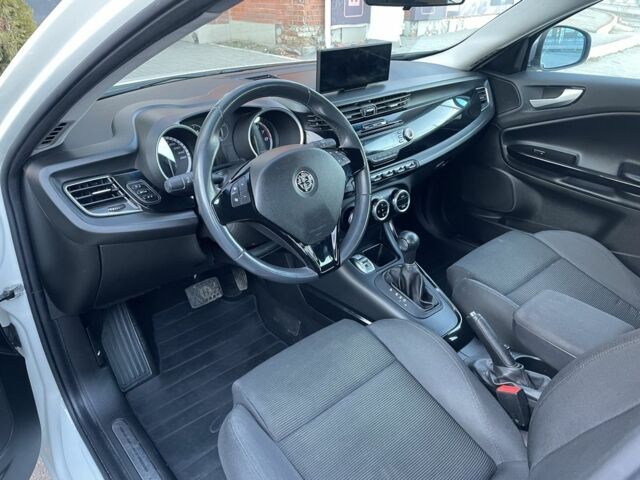 Білий Альфа Ромео Giulietta, об'ємом двигуна 1.4 л та пробігом 212 тис. км за 6900 $, фото 16 на Automoto.ua