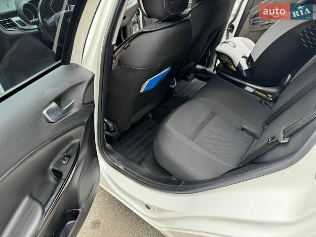 Білий Альфа Ромео Giulietta, об'ємом двигуна 1.4 л та пробігом 84 тис. км за 9700 $, фото 18 на Automoto.ua