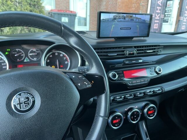 Білий Альфа Ромео Giulietta, об'ємом двигуна 1.4 л та пробігом 212 тис. км за 6900 $, фото 15 на Automoto.ua