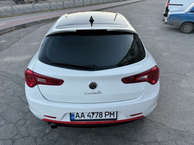 Білий Альфа Ромео Giulietta, об'ємом двигуна 1.4 л та пробігом 212 тис. км за 6900 $, фото 4 на Automoto.ua