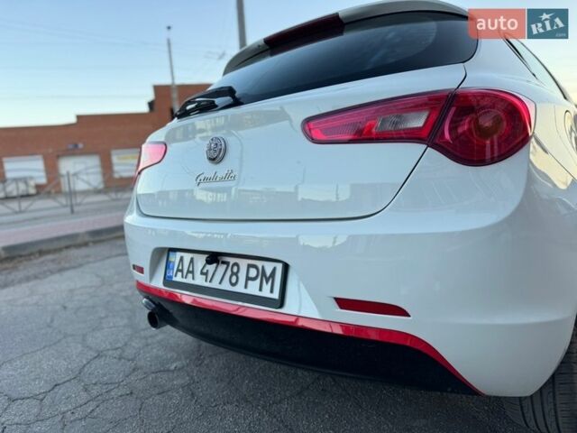 Белый Альфа Ромео Джульетта, объемом двигателя 1.4 л и пробегом 213 тыс. км за 6900 $, фото 15 на Automoto.ua