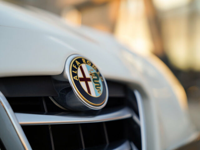 Білий Альфа Ромео Giulietta, об'ємом двигуна 1.4 л та пробігом 150 тис. км за 9900 $, фото 10 на Automoto.ua