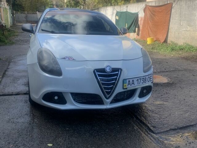 Белый Альфа Ромео Джульетта, объемом двигателя 1.4 л и пробегом 335 тыс. км за 9000 $, фото 2 на Automoto.ua