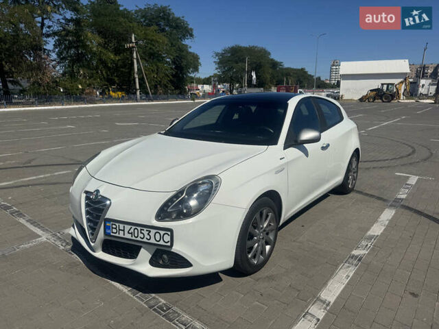 Белый Альфа Ромео Джульетта, объемом двигателя 1.37 л и пробегом 90 тыс. км за 10900 $, фото 2 на Automoto.ua