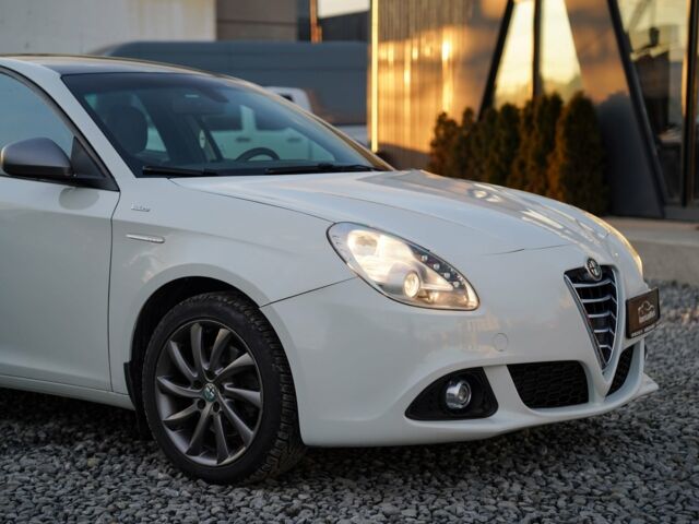 Білий Альфа Ромео Giulietta, об'ємом двигуна 1.4 л та пробігом 150 тис. км за 9900 $, фото 9 на Automoto.ua