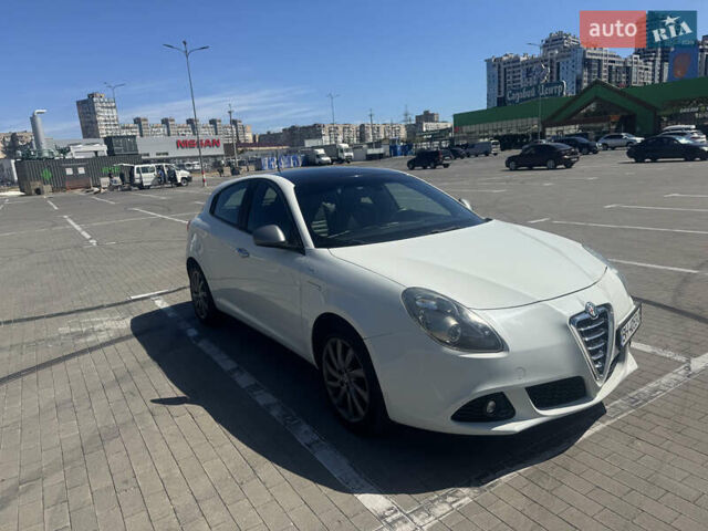 Белый Альфа Ромео Джульетта, объемом двигателя 1.37 л и пробегом 90 тыс. км за 10900 $, фото 1 на Automoto.ua