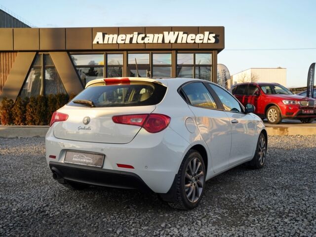 Білий Альфа Ромео Giulietta, об'ємом двигуна 1.4 л та пробігом 150 тис. км за 9900 $, фото 4 на Automoto.ua