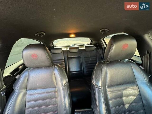 Белый Альфа Ромео Джульетта, объемом двигателя 1.4 л и пробегом 335 тыс. км за 9000 $, фото 4 на Automoto.ua