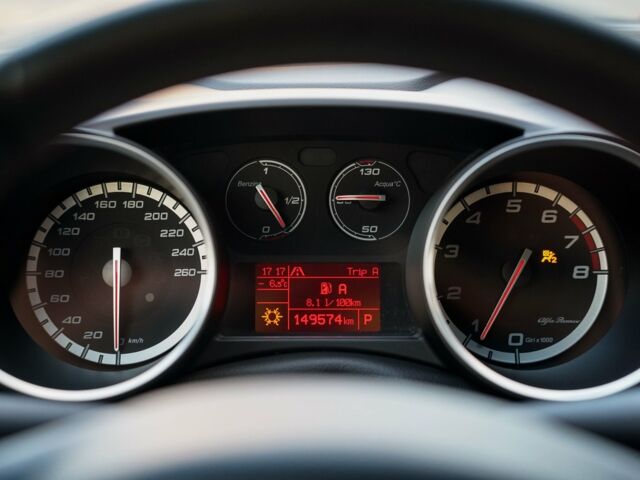 Білий Альфа Ромео Giulietta, об'ємом двигуна 1.4 л та пробігом 150 тис. км за 9900 $, фото 20 на Automoto.ua