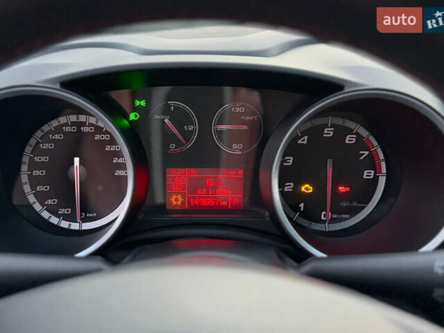 Білий Альфа Ромео Giulietta, об'ємом двигуна 1.37 л та пробігом 150 тис. км за 9800 $, фото 13 на Automoto.ua