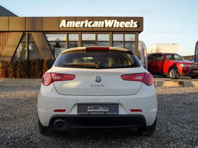 Білий Альфа Ромео Giulietta, об'ємом двигуна 1.4 л та пробігом 150 тис. км за 9900 $, фото 5 на Automoto.ua