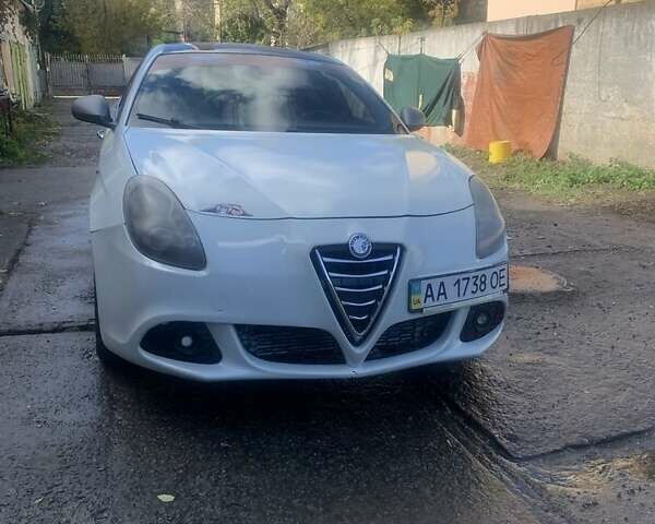 Белый Альфа Ромео Джульетта, объемом двигателя 1.4 л и пробегом 335 тыс. км за 9000 $, фото 1 на Automoto.ua
