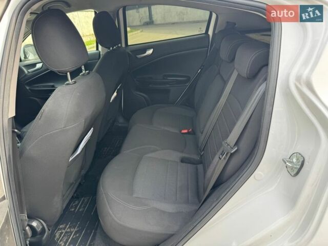 Белый Альфа Ромео Джульетта, объемом двигателя 1.37 л и пробегом 113 тыс. км за 15199 $, фото 25 на Automoto.ua