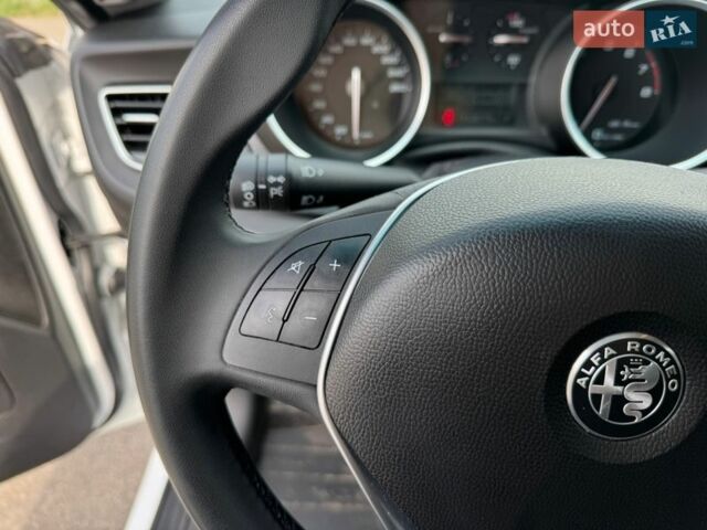Белый Альфа Ромео Джульетта, объемом двигателя 1.37 л и пробегом 113 тыс. км за 15199 $, фото 16 на Automoto.ua