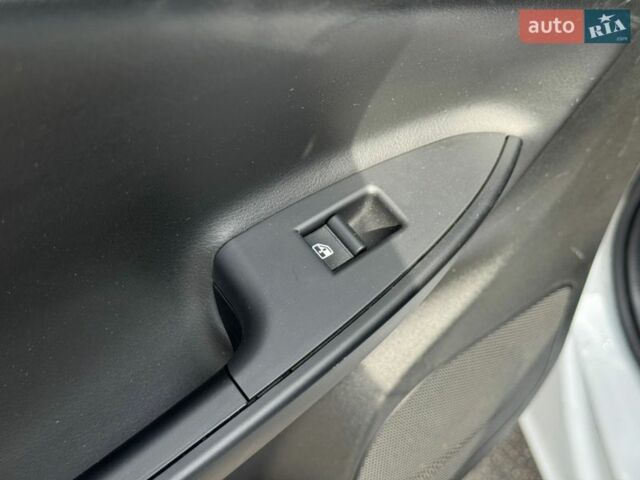 Белый Альфа Ромео Джульетта, объемом двигателя 1.37 л и пробегом 113 тыс. км за 15199 $, фото 24 на Automoto.ua