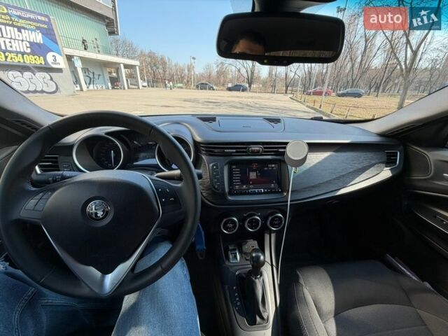 Білий Альфа Ромео Giulietta, об'ємом двигуна 1.4 л та пробігом 112 тис. км за 17000 $, фото 3 на Automoto.ua