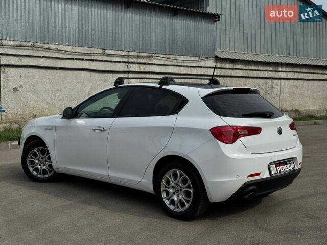 Белый Альфа Ромео Джульетта, объемом двигателя 1.37 л и пробегом 113 тыс. км за 15199 $, фото 5 на Automoto.ua