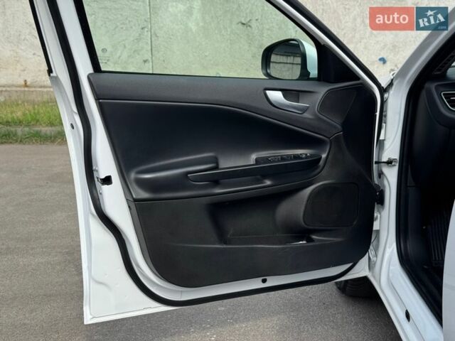 Белый Альфа Ромео Джульетта, объемом двигателя 1.37 л и пробегом 113 тыс. км за 15199 $, фото 8 на Automoto.ua