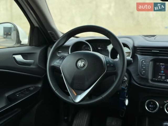 Белый Альфа Ромео Джульетта, объемом двигателя 1.37 л и пробегом 113 тыс. км за 15199 $, фото 36 на Automoto.ua