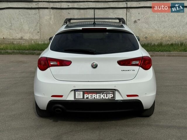 Белый Альфа Ромео Джульетта, объемом двигателя 1.37 л и пробегом 113 тыс. км за 15199 $, фото 4 на Automoto.ua