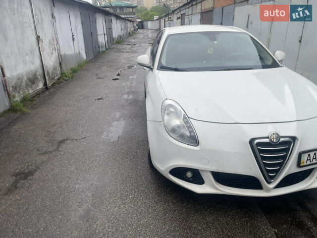 Білий Альфа Ромео Giulietta, об'ємом двигуна 1.37 л та пробігом 240 тис. км за 6500 $, фото 1 на Automoto.ua