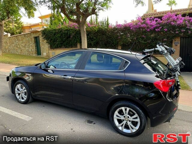 Черный Альфа Ромео Джульетта, объемом двигателя 1.4 л и пробегом 100 тыс. км за 8800 $, фото 2 на Automoto.ua