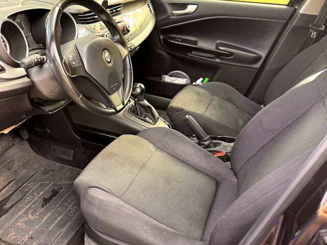 Черный Альфа Ромео Джульетта, объемом двигателя 1.4 л и пробегом 100 тыс. км за 8800 $, фото 5 на Automoto.ua