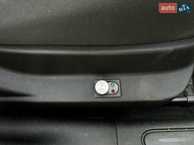 Червоний Альфа Ромео Giulietta, об'ємом двигуна 1.37 л та пробігом 209 тис. км за 7000 $, фото 8 на Automoto.ua
