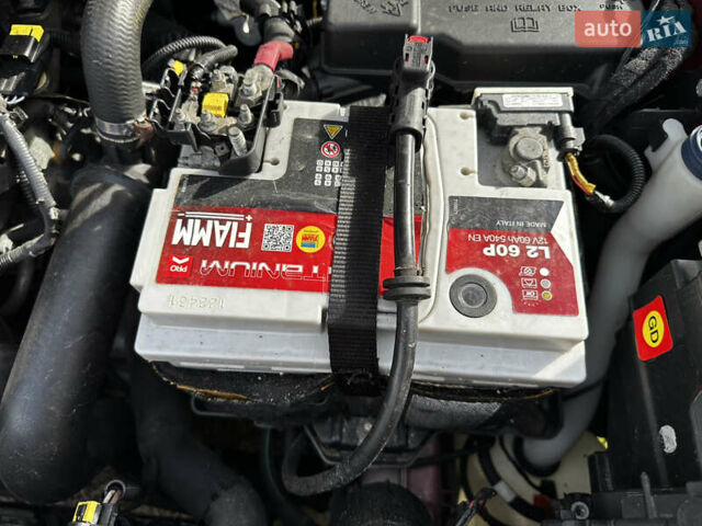 Червоний Альфа Ромео Giulietta, об'ємом двигуна 1.37 л та пробігом 209 тис. км за 7000 $, фото 4 на Automoto.ua