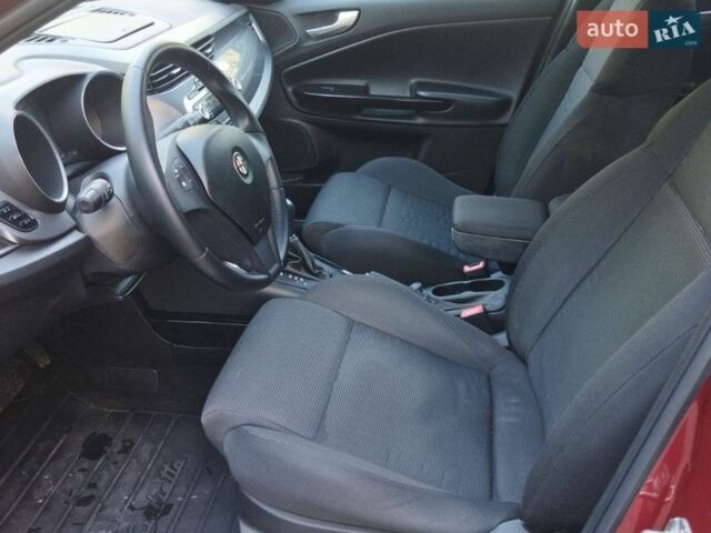 Красный Альфа Ромео Джульетта, объемом двигателя 1.37 л и пробегом 160 тыс. км за 7800 $, фото 15 на Automoto.ua