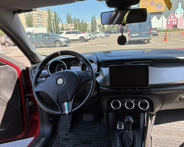 Красный Альфа Ромео Джульетта, объемом двигателя 1.37 л и пробегом 130 тыс. км за 9400 $, фото 14 на Automoto.ua