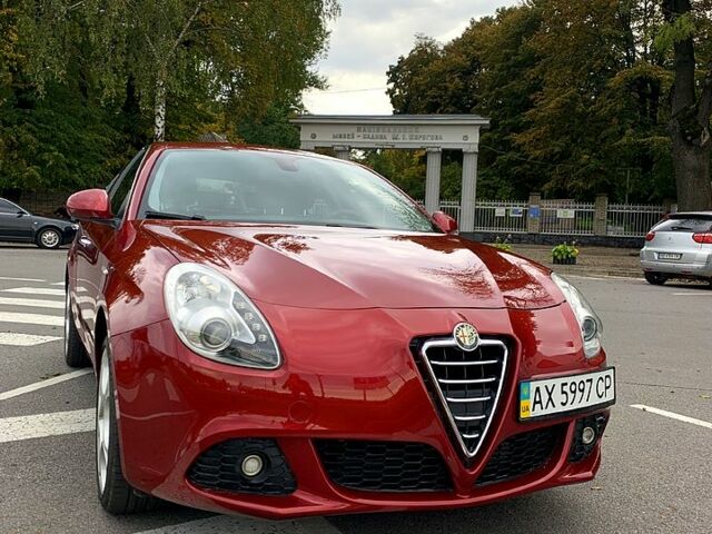 Червоний Альфа Ромео Giulietta, об'ємом двигуна 1.4 л та пробігом 72 тис. км за 10200 $, фото 3 на Automoto.ua