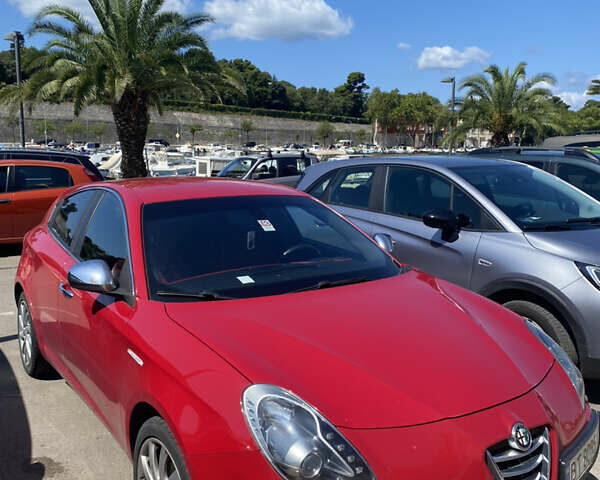 Червоний Альфа Ромео Giulietta, об'ємом двигуна 1.4 л та пробігом 105 тис. км за 12600 $, фото 4 на Automoto.ua