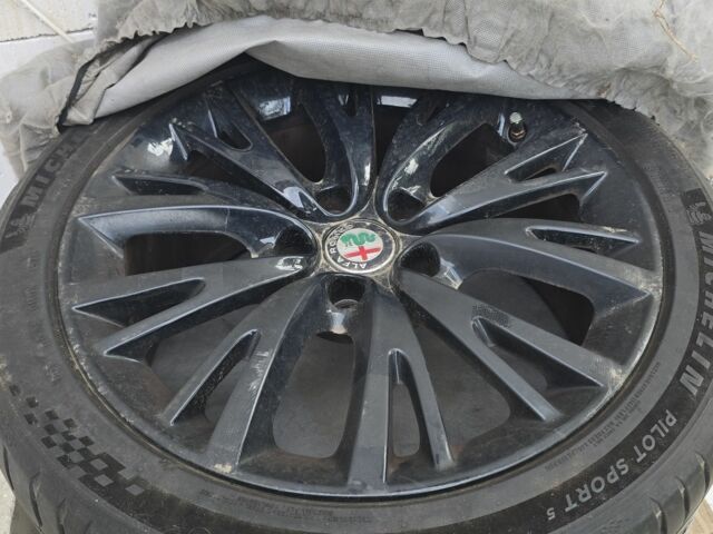 Червоний Альфа Ромео Giulietta, об'ємом двигуна 1.4 л та пробігом 80 тис. км за 8999 $, фото 7 на Automoto.ua
