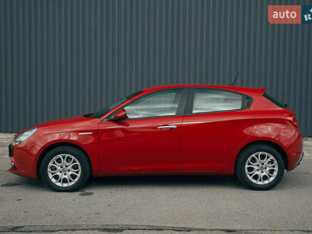 Красный Альфа Ромео Джульетта, объемом двигателя 1.37 л и пробегом 48 тыс. км за 13800 $, фото 3 на Automoto.ua