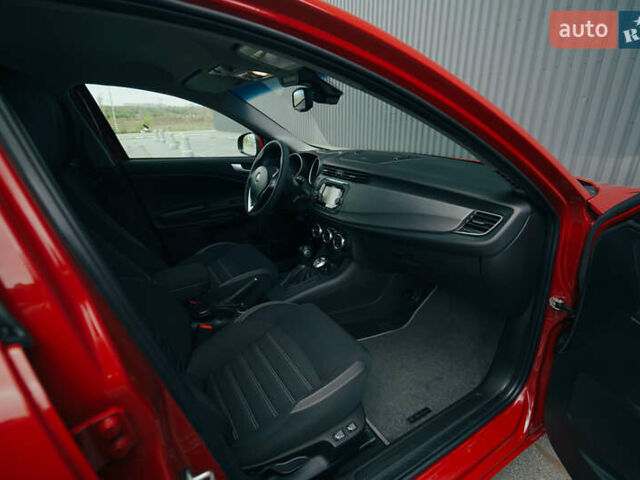 Красный Альфа Ромео Джульетта, объемом двигателя 1.37 л и пробегом 48 тыс. км за 13800 $, фото 57 на Automoto.ua