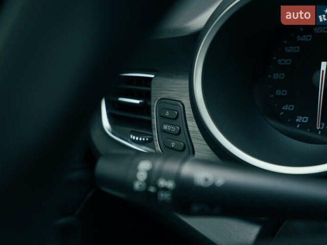 Красный Альфа Ромео Джульетта, объемом двигателя 1.37 л и пробегом 48 тыс. км за 13800 $, фото 33 на Automoto.ua