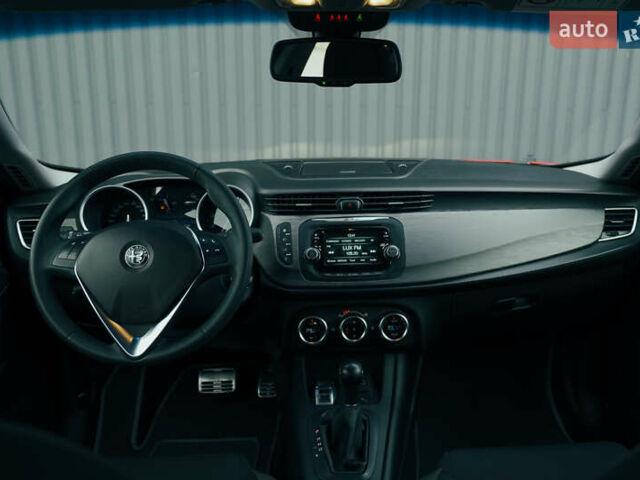 Красный Альфа Ромео Джульетта, объемом двигателя 1.37 л и пробегом 48 тыс. км за 13800 $, фото 26 на Automoto.ua