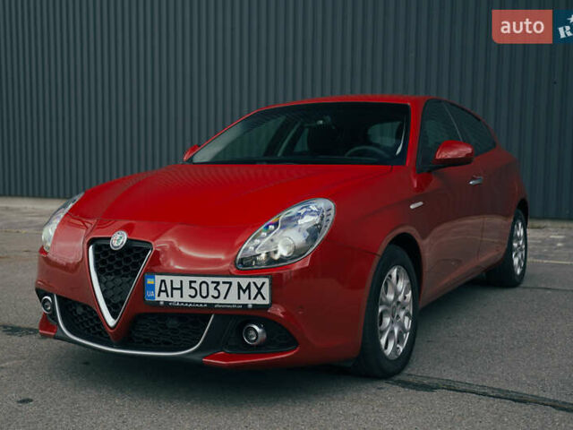 Красный Альфа Ромео Джульетта, объемом двигателя 1.37 л и пробегом 48 тыс. км за 13800 $, фото 2 на Automoto.ua