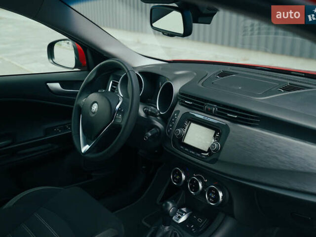 Красный Альфа Ромео Джульетта, объемом двигателя 1.37 л и пробегом 48 тыс. км за 13800 $, фото 60 на Automoto.ua